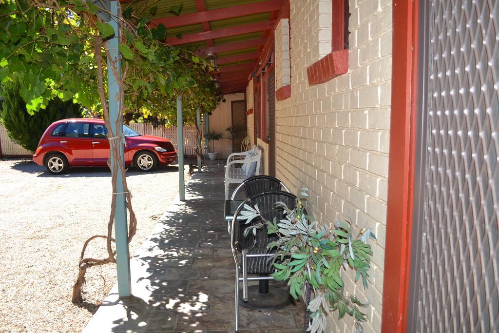 Colonial Bank Motel Omeo Room photo